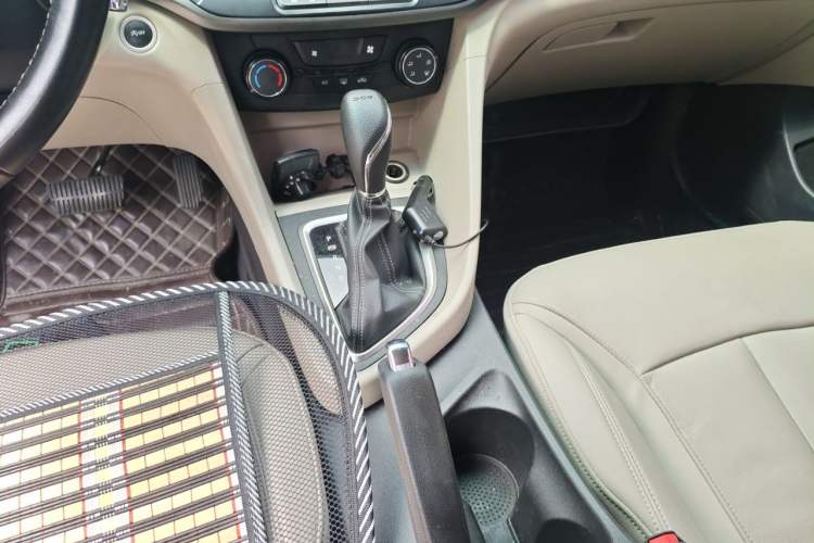 Used Buick GT 2018 15T Dual-Clutch Elite Model China V Standard Gear Lever