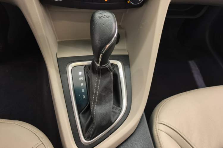 Used Buick GT 2018 15T Dual-Clutch Elite Model China V Standard Gear Lever
