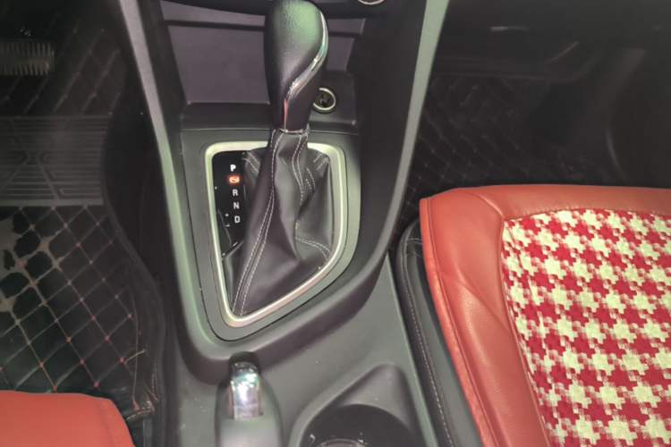 Used Buick GT 2018 18T Automatic Elite Model Gear Lever