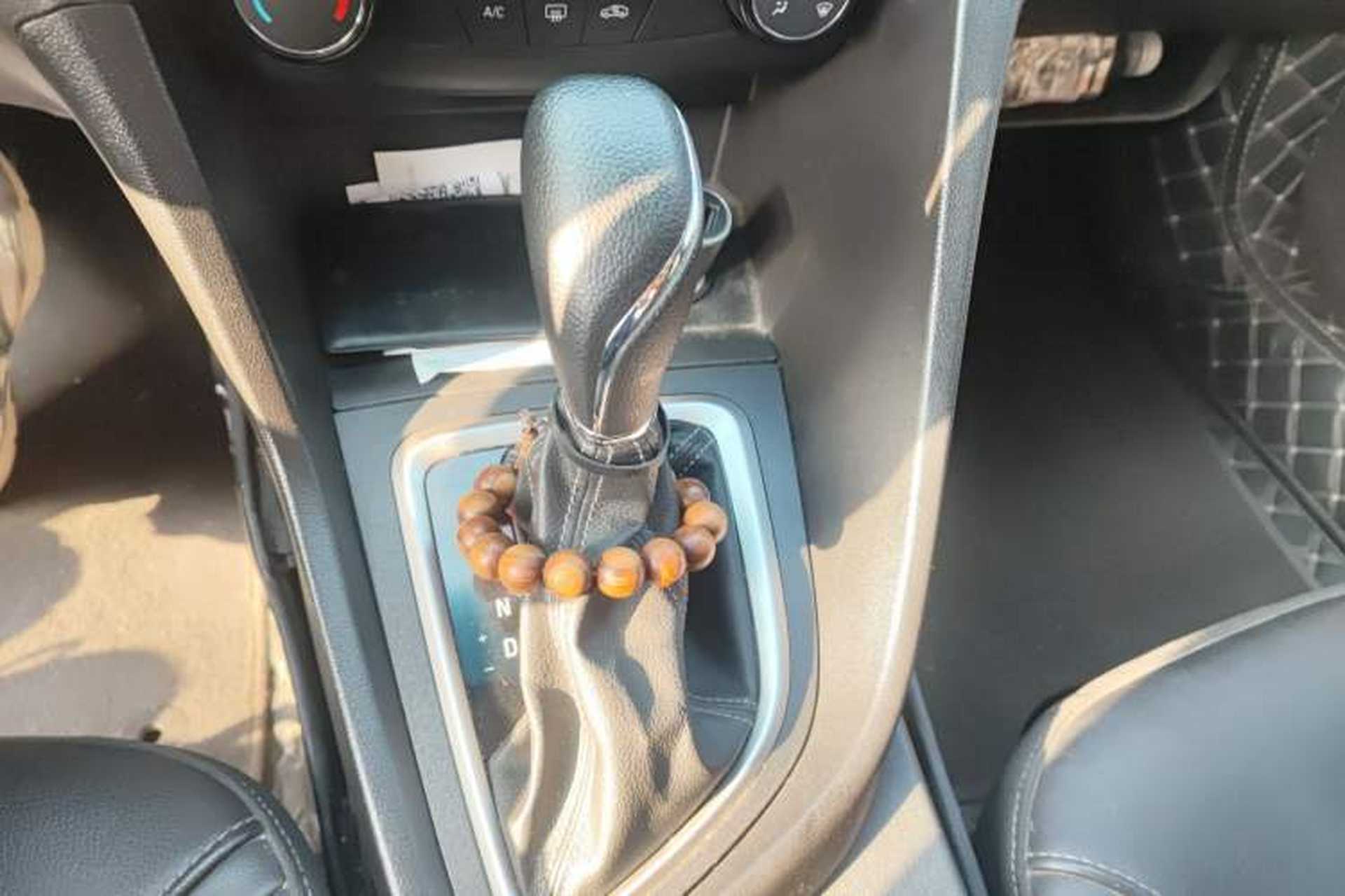 Used Buick GT 2018 18T Automatic Elite Model Gear Lever