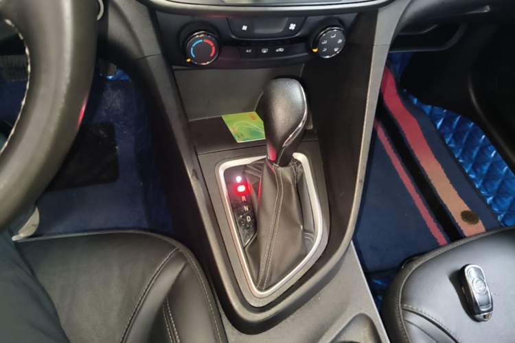 Used Buick GT 2018 18T Automatic Elite Model Gear Lever