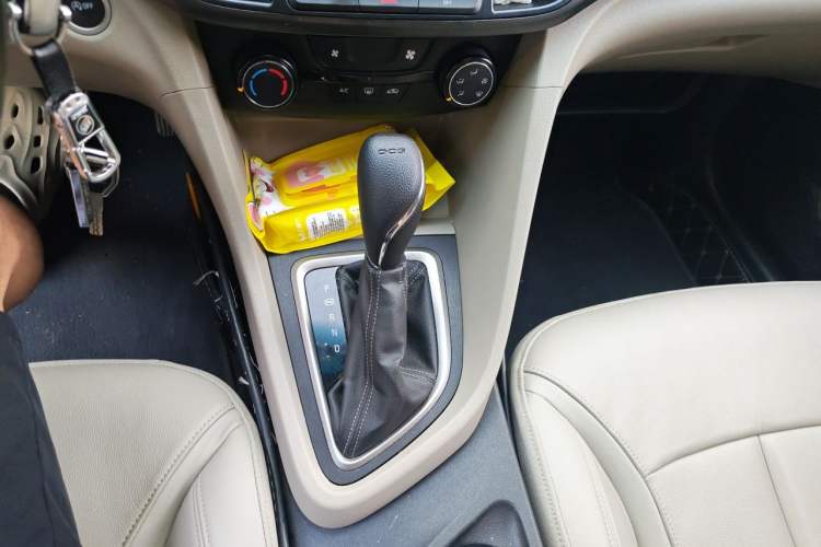 Used Buick GT 2018 15T Dual-Clutch Elite Model China V Standard Gear Lever