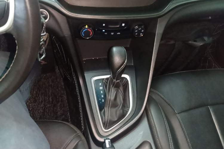Used Buick GT 2018 18T Automatic Elite Model Gear Lever