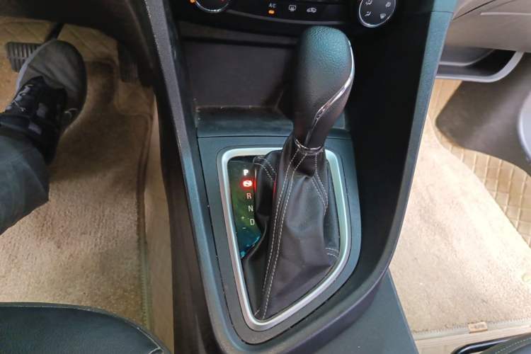 Used Buick GT 2018 18T Automatic Elite Model Gear Lever
