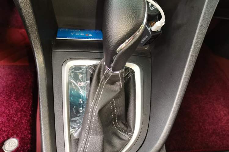Used Buick GT 2018 18T Automatic Elite Model Gear Lever