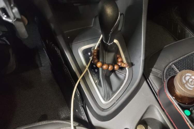 Used Buick GT 2018 18T Automatic Elite Model Gear Lever