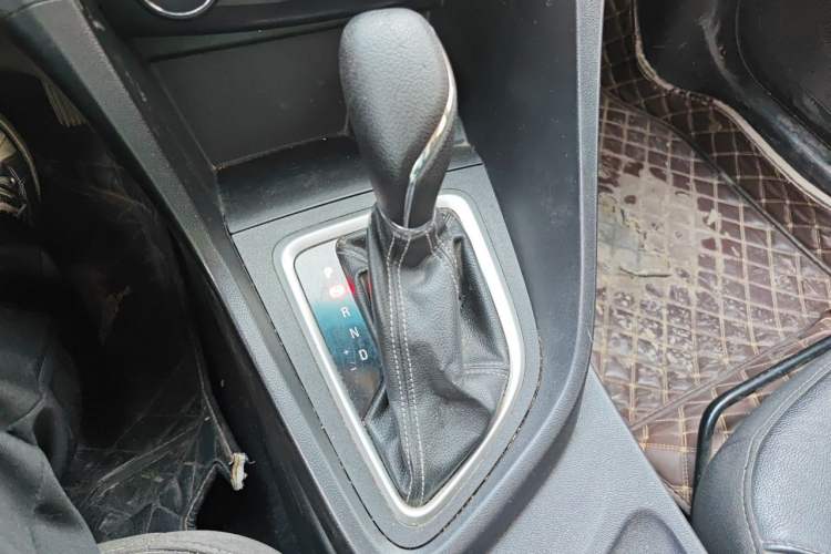 Used Buick GT 2018 18T Automatic Elite Model Gear Lever