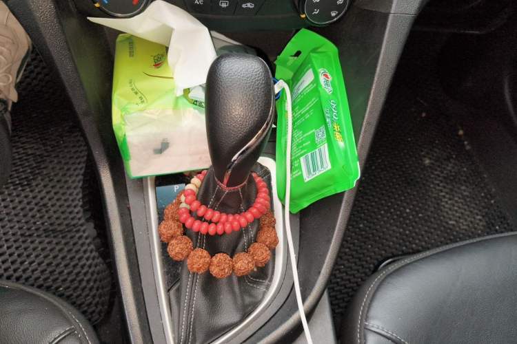 Used Buick GT 2018 18T Automatic Elite Model Gear Lever