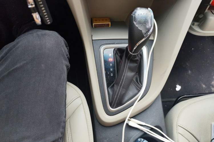 Used Buick GT 2018 15T Dual-Clutch Elite Model China V Standard Gear Lever