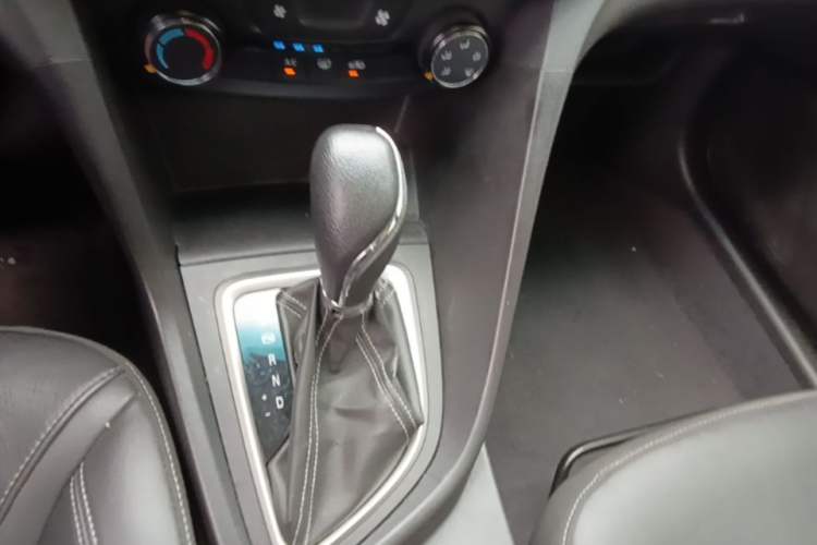 Used Buick GT 2018 18T Automatic Elite Model Gear Lever