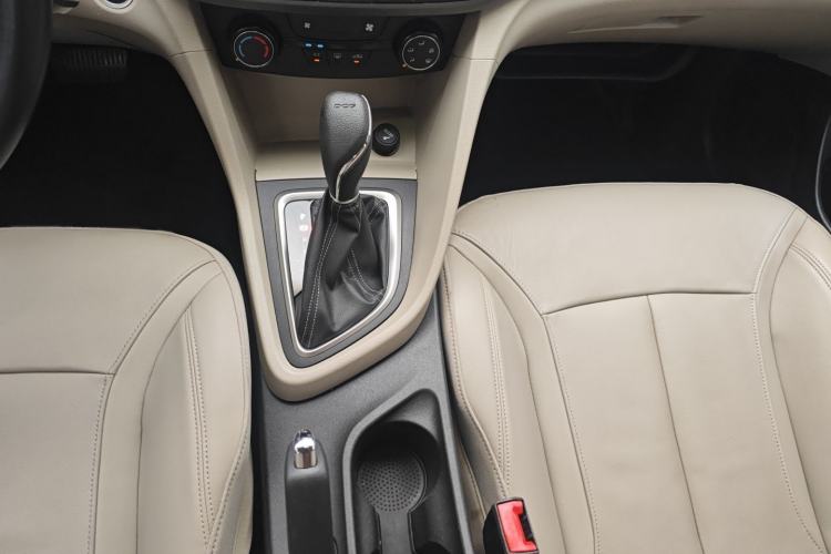 Used Buick GT 2018 15T Dual-Clutch Elite Model China V Standard Gear Lever