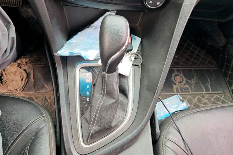 Used Buick GT 2018 18T Automatic Elite Model Gear Lever