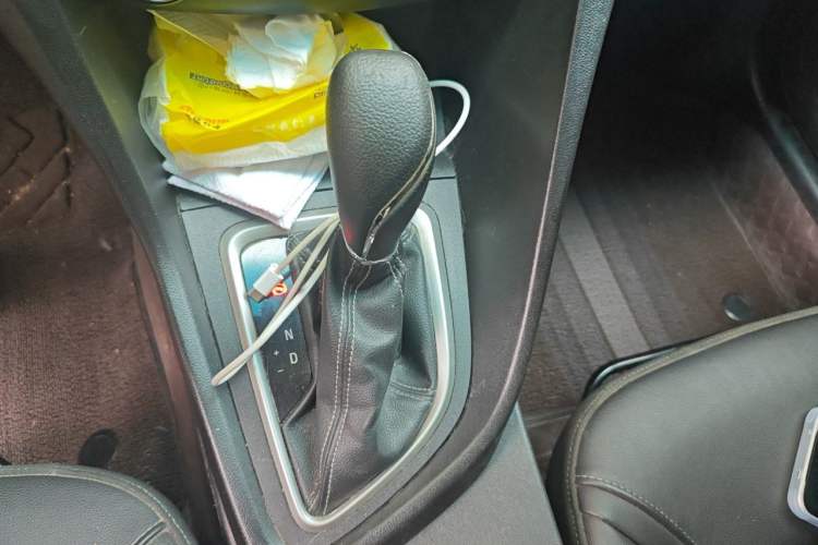 Used Buick GT 2018 18T Automatic Elite Model Gear Lever