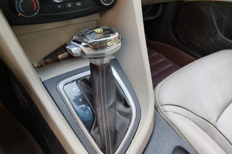 Used Buick GT 2018 15T Dual-Clutch Elite Model China V Standard Gear Lever