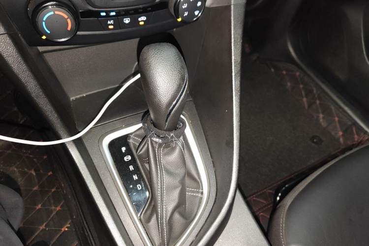 Used Buick GT 2018 18T Automatic Elite Model Gear Lever