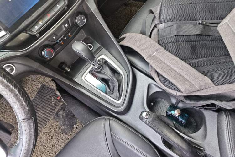 Used Buick GT 2018 18T Automatic Elite Model Gear Lever