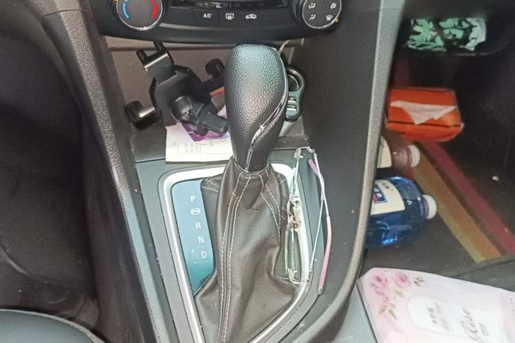 Used Buick GT 2018 18T Automatic Elite Model Gear Lever