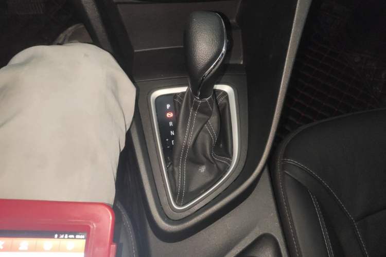 Used Buick GT 2018 18T Automatic Elite Model Gear Lever