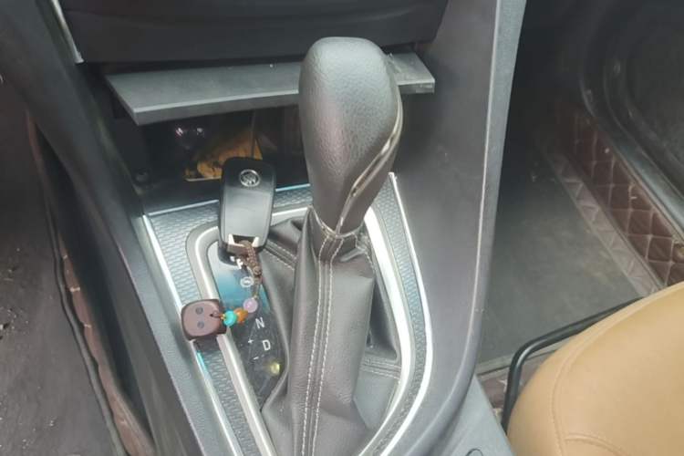 Used Buick GT 2018 18T Automatic Elite Model Gear Lever
