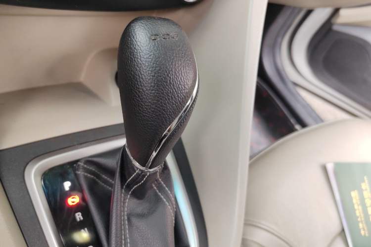 Used Buick GT 2018 15T Dual-Clutch Elite Model China V Standard Gear Lever