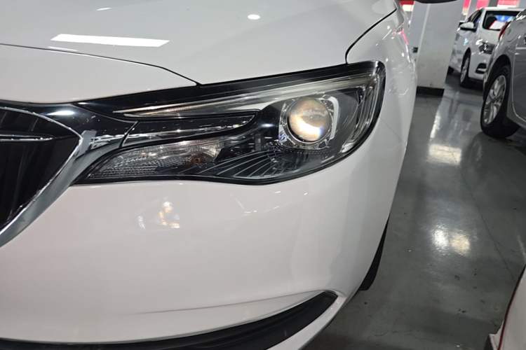 Used Buick GT 2018 15T Dual-Clutch Elite Model China V Standard Left Front Headlight