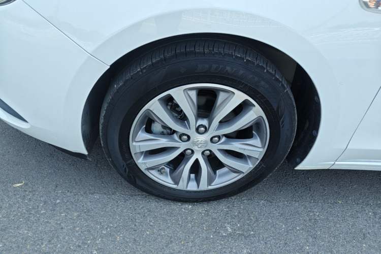 Used Buick GT 2018 18T Automatic Elite Model Left Front Wheel Hub