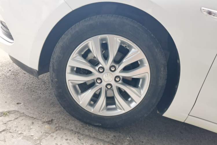 Used Buick GT 2018 15T Manual Elite Version China V Standard Left Front Wheel Hub