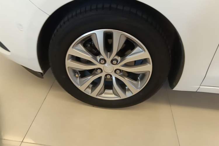 Used Buick GT 2018 18T Automatic Flagship Model Left Front Wheel Hub
