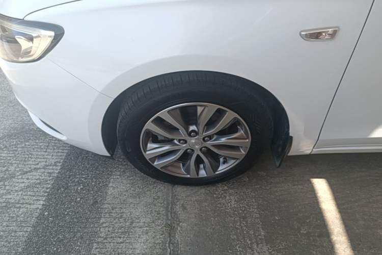 Used Buick GT 2018 18T Automatic Elite Model Left Front Wheel Hub
