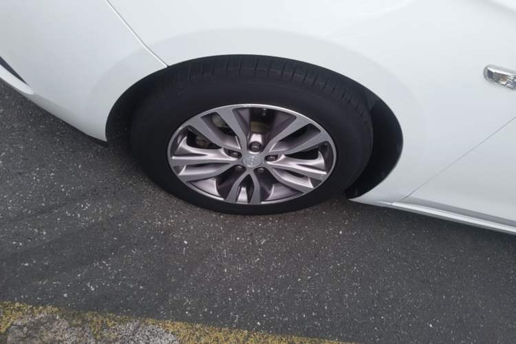 Used Buick GT 2018 18T Automatic Elite Model Left Front Wheel Hub