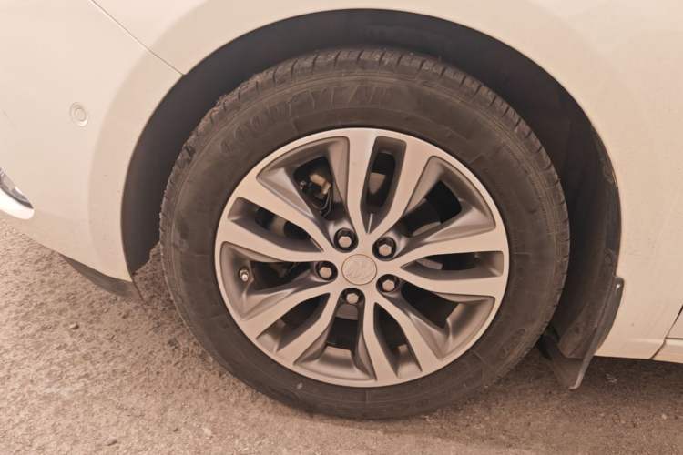 Used Buick GT 2018 18T Automatic Flagship Model Left Front Wheel Hub