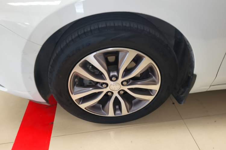 Used Buick GT 2018 18T Automatic Elite Model Left Front Wheel Hub