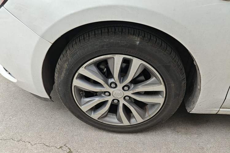Used Buick GT 2018 18T Automatic Elite Model Left Front Wheel Hub