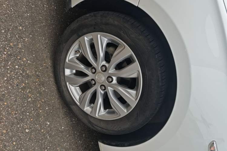 Used Buick GT 2018 15T Manual Elite Version China V Standard Left Front Wheel Hub