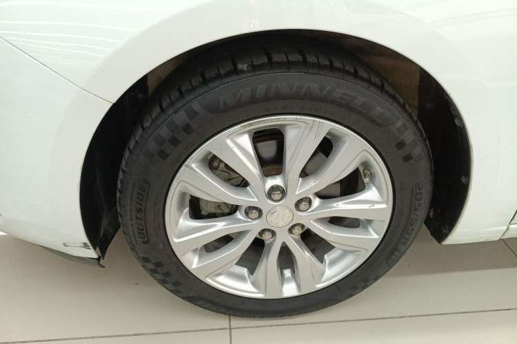 Used Buick GT 2018 15T Dual-Clutch Elite Model China V Standard Left Front Wheel Hub