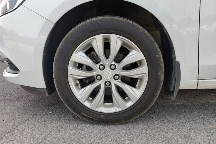 Used Buick GT 2018 15T Manual Elite Version China V Standard Left Front Wheel Hub