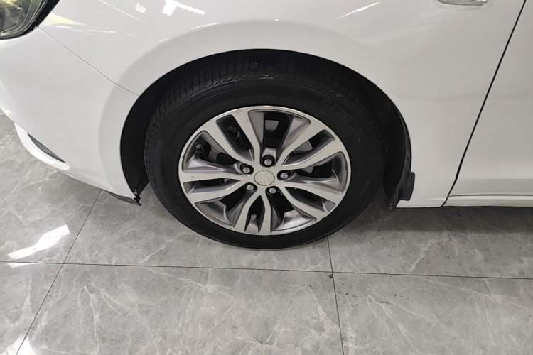 Used Buick GT 2018 18T Automatic Elite Model Left Front Wheel Hub