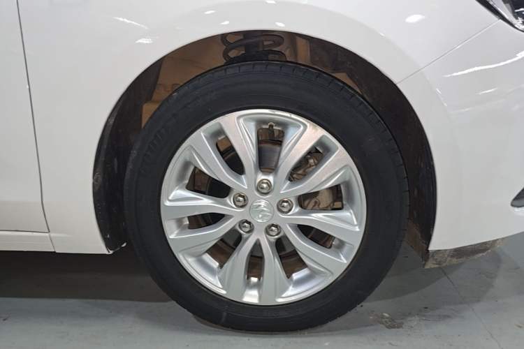 Used Buick GT 2018 15T Dual-Clutch Elite Model China V Standard Left Front Wheel Hub