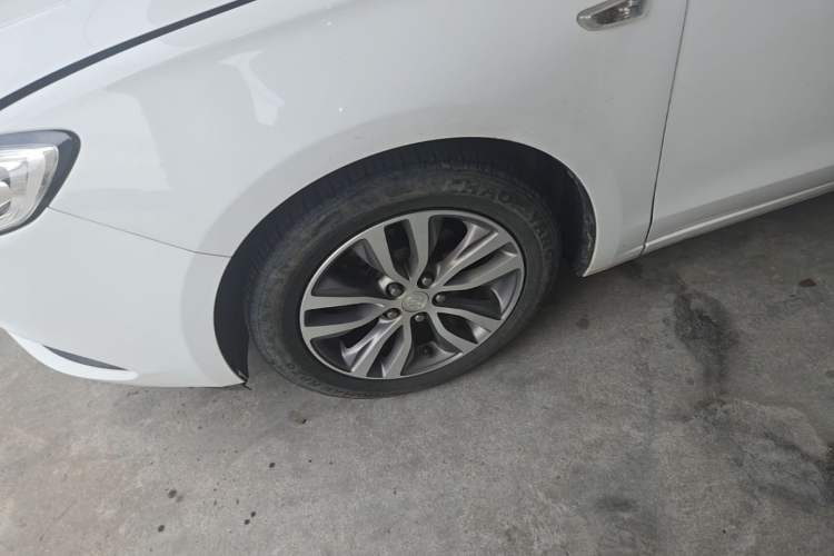 Used Buick GT 2018 18T Automatic Elite Model Left Front Wheel Hub