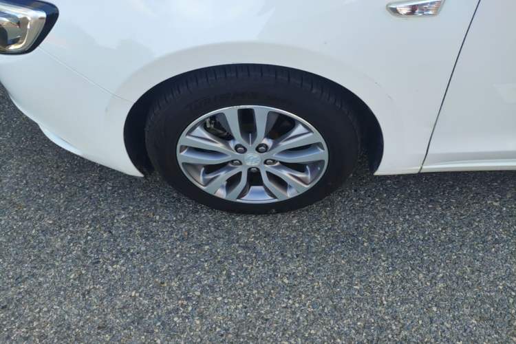 Used Buick GT 2018 18T Automatic Elite Model Left Front Wheel Hub
