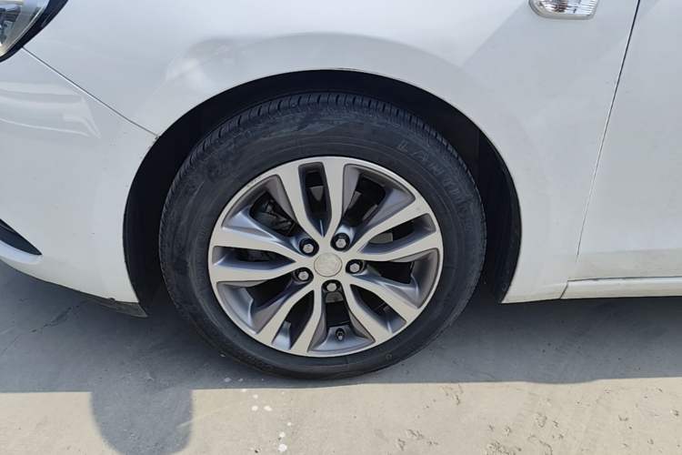 Used Buick GT 2018 18T Automatic Elite Model Left Front Wheel Hub