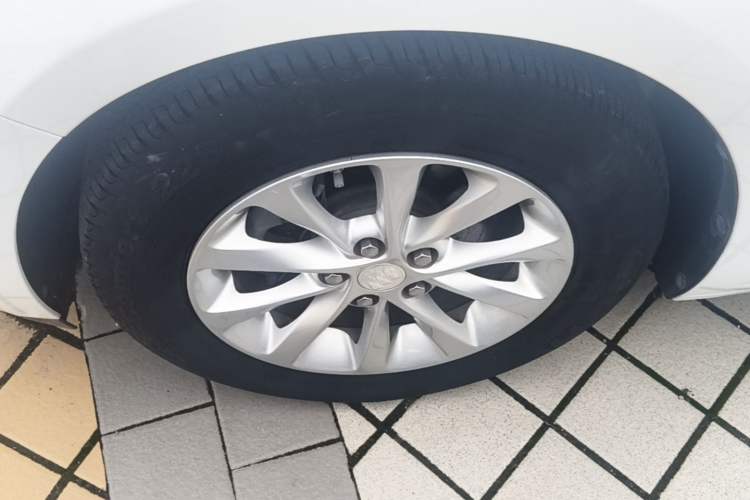 Used Buick GT 2018 15T Manual Entry-Level Version China V Standard Left Front Wheel Hub