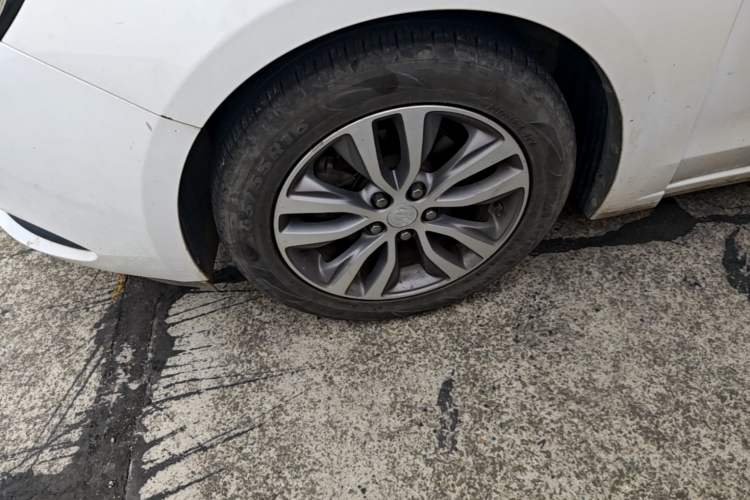 Used Buick GT 2018 18T Automatic Elite Model Left Front Wheel Hub