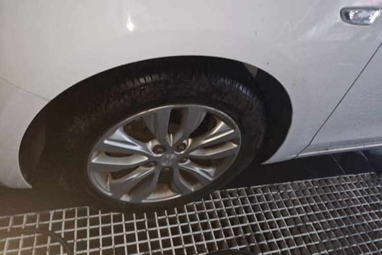 Used Buick GT 2018 15T Dual-Clutch Elite Model China V Standard Left Front Wheel Hub