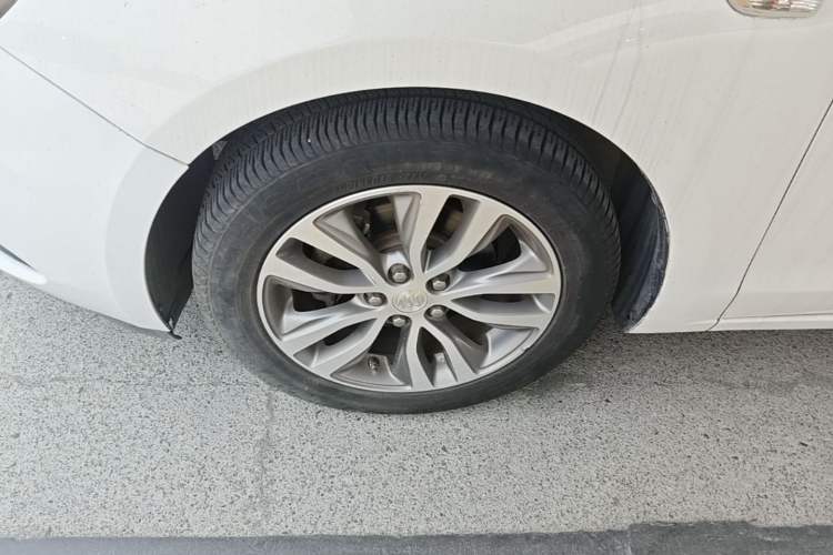 Used Buick GT 2018 18T Automatic Elite Model Left Front Wheel Hub