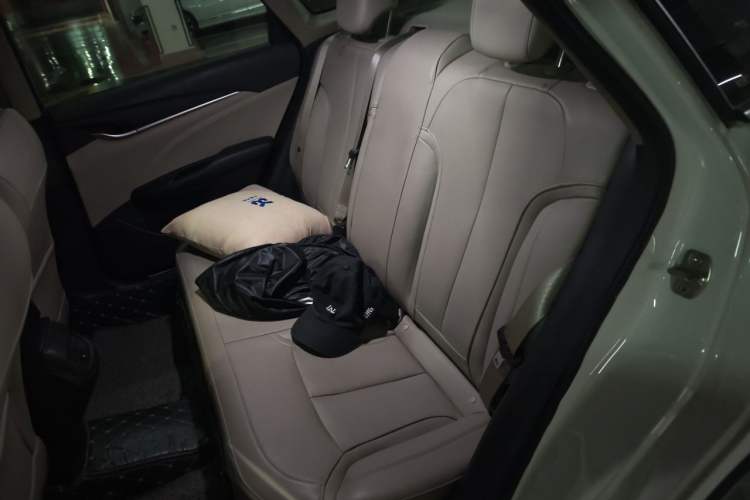 Used Buick GT 2018 15T Dual-Clutch Elite Model China V Standard Left Rear Seat
