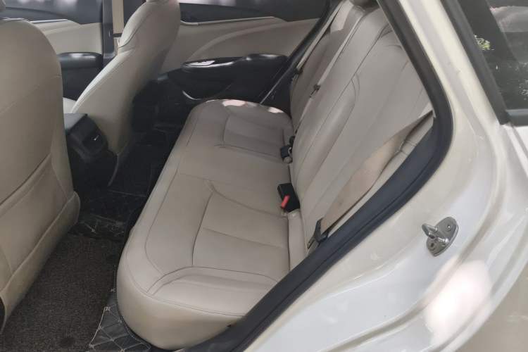 Used Buick GT 2018 15T Dual-Clutch Elite Model China V Standard Left Rear Seat
