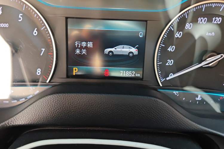 Used Buick GT 2018 18T Automatic Elite Model Odometer Close Up