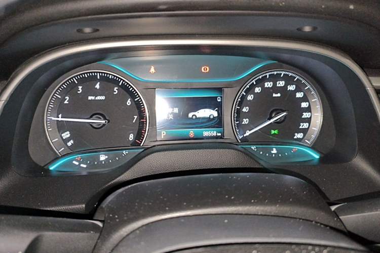 Used Buick GT 2018 18T Automatic Flagship Model Odometer Close Up