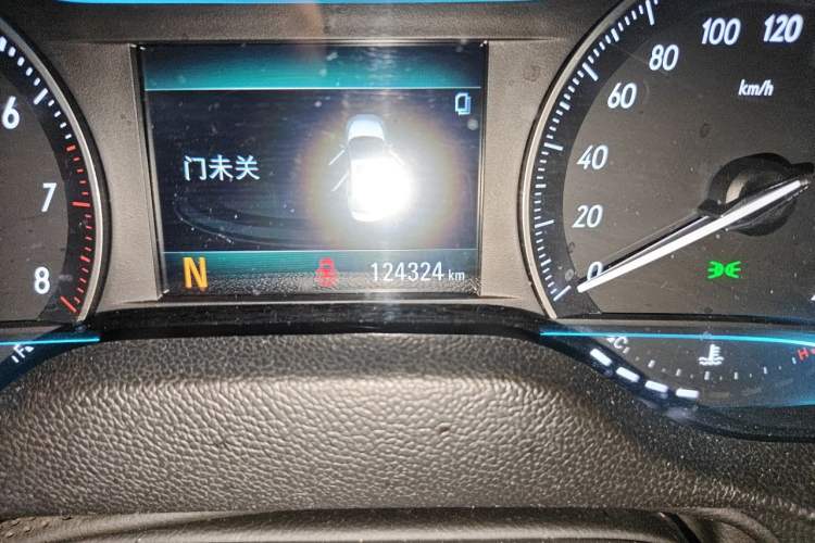 Used Buick GT 2018 18T Automatic Elite Model Odometer Close Up
